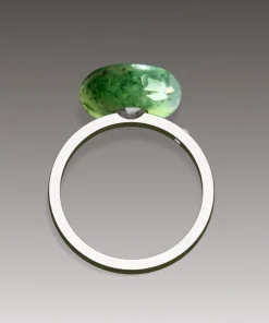Side design rendering of donut moss agate ring with silver-colored band