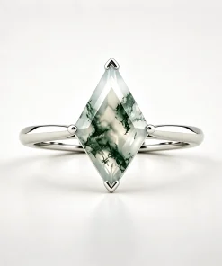 Front view of silver-tone kite moss agate ring with split shoulders