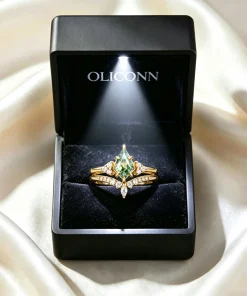 Gold hexagon moss agate wedding ring set in an Oliconn jewelry box